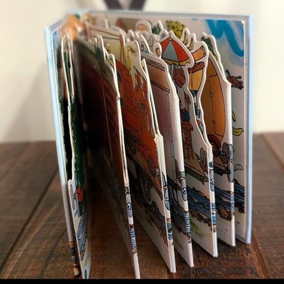 Richard Scarry's Longest Book Ever!:  8 Feet of Lift-the-Flap Fun!  1995 - Picture 2 of 8